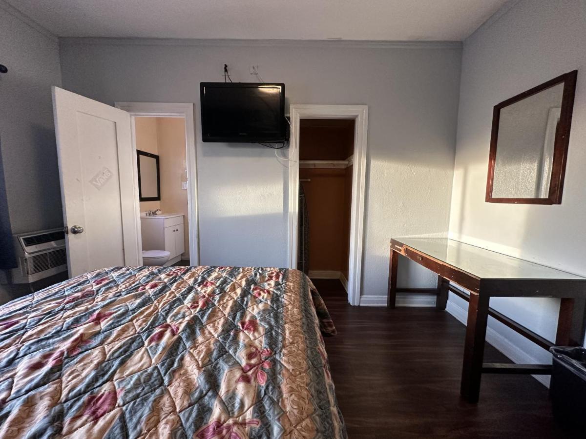 Unity Hotel - No Parking & Rooms Are Upstairs Long Beach Extérieur photo