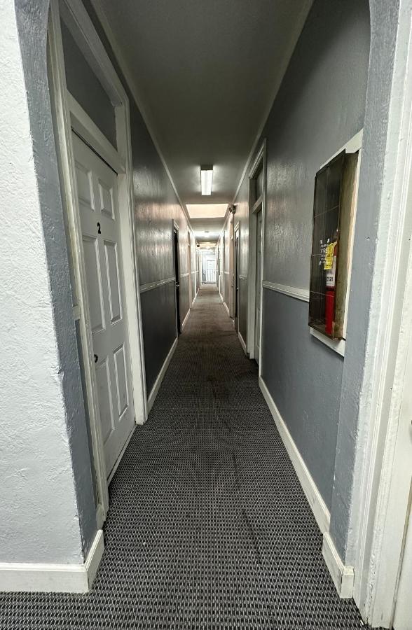Unity Hotel - No Parking & Rooms Are Upstairs Long Beach Extérieur photo