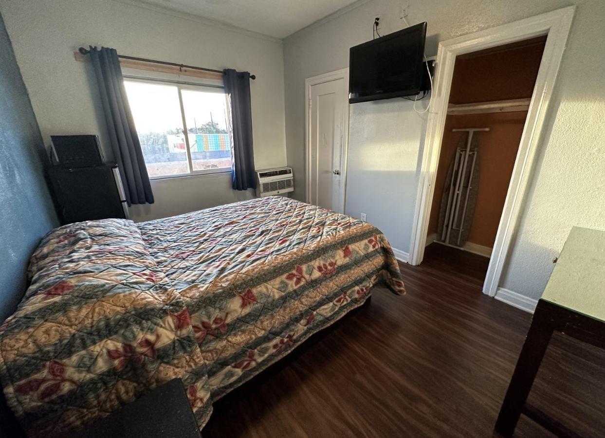 Unity Hotel - No Parking & Rooms Are Upstairs Long Beach Extérieur photo